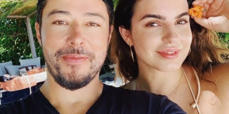 “Paçi fat”, Armina si vjehrri me firmat piramidale: I premton fansave se do t’i japë 10 mijë dollarë për 20 sekonda, zhduk videon nga Instagrami dhe e rikthen përsëri