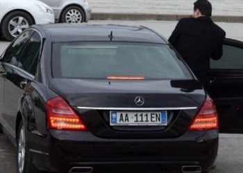 Pas vilës në Gjirin e Lalzit, i “forti  me targa tre njësha” Luli Basha blen makinë mbi 30 mijë euro: Ja manovra që të mos kuptohet!