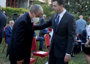 Sali Berisha: Shqipëria duhet t’i kërkojë falje Greqisë, xhahili i Surrelit i ka sharë dhe fyer