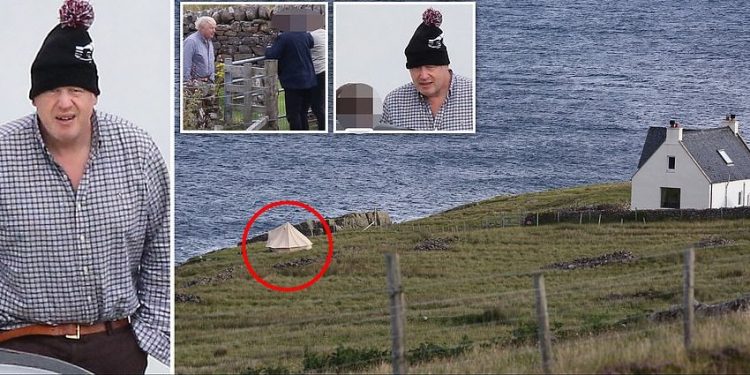 Kryeministri britanik i kalon pushimet në një kasolle, krahasojeni pak me politikanët tanë