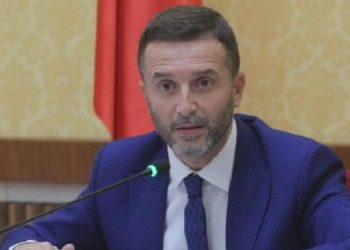 “Gënjyen e s’u lodhën, vodhën e s’u ngopën”, Braçe sulmon Metën dhe Bashën: Ua kam thënë se…