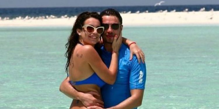 Armina Mevlani e Shkëlzen Berisha, pushime luksoze në jahtin e vilën 2 mijë euro nata mes Sarandës e Korfuzit!