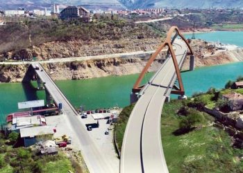 “Do të mbyllet kapitulli i kthesës sa të rrezikshme aq edhe qesharake”!  Rama “thumbon” opozitën që në mëngjes: Ky është dallimi! Rruga e Kombit vazhdon të ndërtohet!