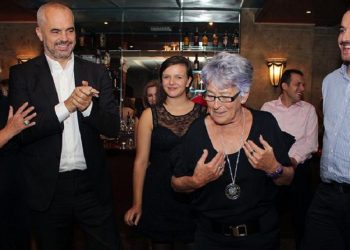 Ndarja nga jeta e nënës së tyre: Familja Rama japin një mesazh të dytë për të afërmit dhe miqtë Ky është vendimi që kanë marrë: Ju lutem na mirëkuptoni!