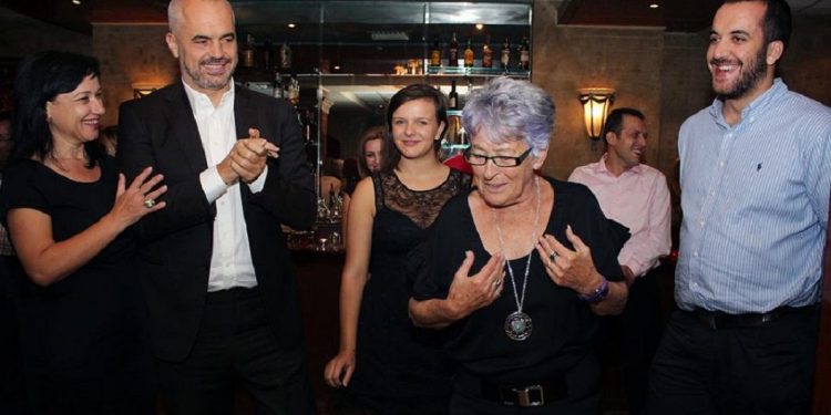 Ndarja nga jeta e nënës së tyre: Familja Rama japin një mesazh të dytë për të afërmit dhe miqtë Ky është vendimi që kanë marrë: Ju lutem na mirëkuptoni!