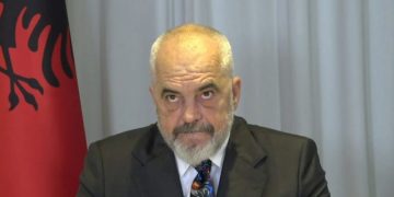 Ndihmë familjes së 10-vjeçarit që u përplas nga ambulanca në Kakavijë, Rama: “ Sot vendosëm që si qeveri të asistojmë familjen”