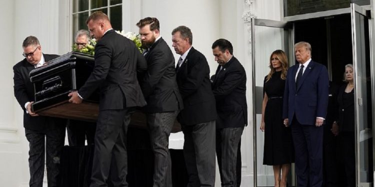 Funerali i parë që mbahet në Shtëpinë e Bardhë pas vrasjes së presidentit Kennedy
