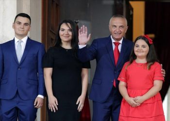 Shqiponjat do vijnë, po ju ku do i fshihni korbat tuaj që po i stërvisni për skiftera pushteti?!