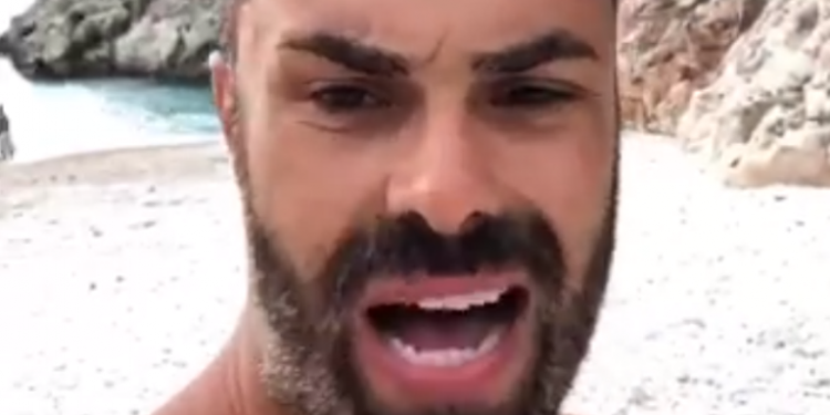 Legena! Revolta e këngëtarit shqiptar në plazhet e jugut: Ky vend vështirë të bëhet ndonjëherë (Foto)