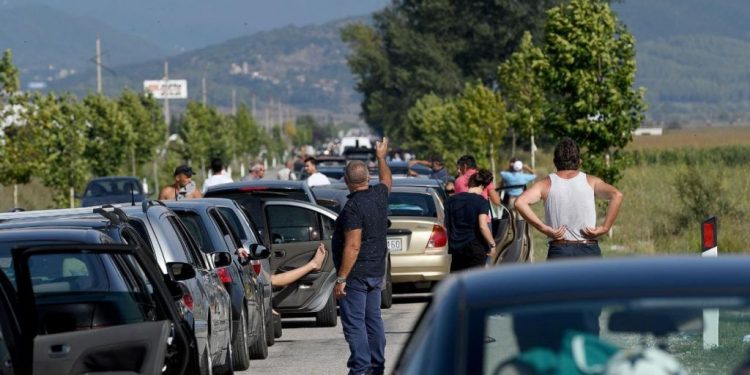 Tritani i PD flet përçartë: Shqiptarët nuk e kanë inatin me Greqinë, por me Ramën që i nfektoi me Covid-19! Greqia, vend model dhe mik, s’mund të pranojë shqiptarët e infektuar