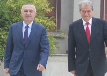 Fatos Klosi: Thirrjet e Metës për r.evolucion të kota…atij dhe Saliut s’iu shkon njeri pas! Berisha po gropos dosjen e Izet Haxhis