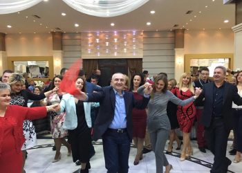 Vazhdon Preshidenti me u përzi, si pordha nëpër tlina