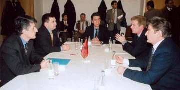 “Kalamajtë” e politikës që i bënë gjëmën Shqipërisë dhe apeli i ish ministrit të LSI