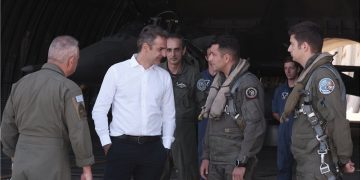 “Do iu tregojmë vendin turqve”: Kryeministri grek, “mesazh” Ankarasë nga baza e avionëve luftarakë