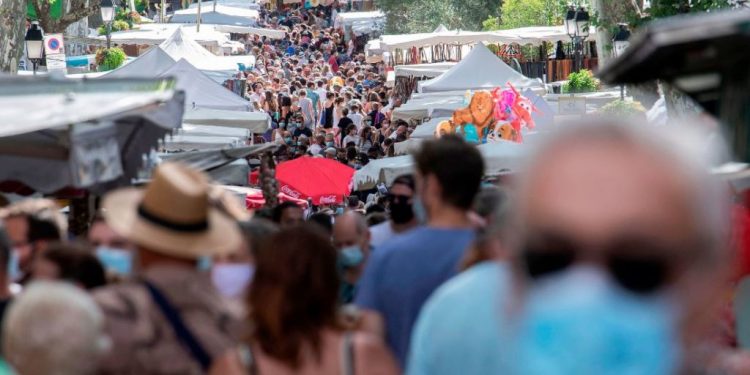 Ekspertët: Vala e dytë e koronavirusit, jo aq vdekjeprurëse sa në mars-prill