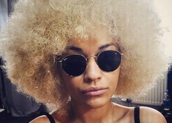 Këngëtarja e njohur “m.asak.rohet” në rrjet: Po fsheh prejardhjen shqiptare, duke u hequr si afro-amerikane