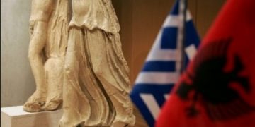 “Territoret shqiptare në Greqi”, Athina ankohet për Shqipërinë në Komisionin Europian: Duhet të ndryshojnë urgjentisht librat e historisë dhe gjeografisë