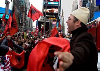 Sikur Profesorët “Djemtë në Amerikë” të ishin aktivë në politikë?! Por u dominua e dominohet nga ca banda pisash