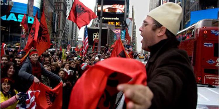 Sikur Profesorët “Djemtë në Amerikë” të ishin aktivë në politikë?! Por u dominua e dominohet nga ca banda pisash