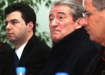 “Greqia merr 12 milje nga deti Jon”! Reagon zv.kryeministri: Mos bëni histeri, s’na ka pushtuar askush! Kohë më parë ra si antikushtetuese një marrëveshje e një pushteti të degraduar