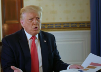 VIDEO virale / “Një mijë amerikanë po vdesin çdo ditë”: Gazetari gozhdon Donald Trump-in, që humbet toruan