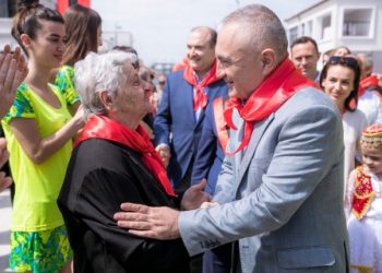 Hipokrizi apo tallje?! Ilir Meta mesazh ngushëllues familjes Rama për gruan e “vrasësit” të poetit!