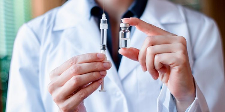 Vaksina ndaj COVID-19/ Manastirliu dhe Bino: Po punojmë për ta siguruar, do të zgjedhim më të sigurtën dhe efikasen