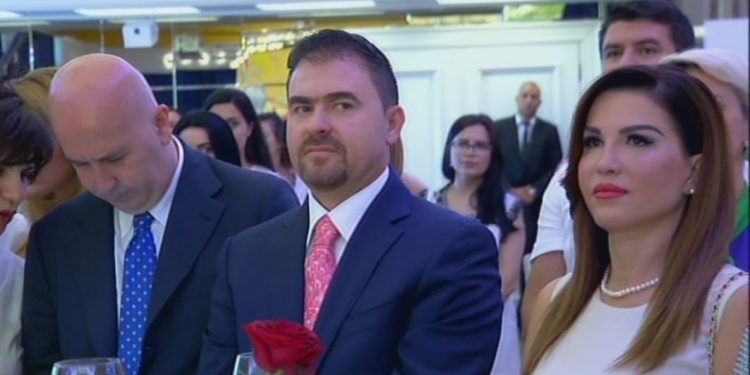 Gruaja e Ylli Ndroqit, konsulle nderi e Kosovës dhe vet i Meksikës! Zbardhet dokumenti i fiksimit të biznesmenit për makinat me targa diplomatike