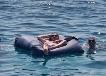 Avokatët e Ylli Ndroqit pas lajmeve të rreme: Është me pushime në jug por s’është rrezikuar nga mbytja në det! Po i bëjnë presion me lajme të pavërteta