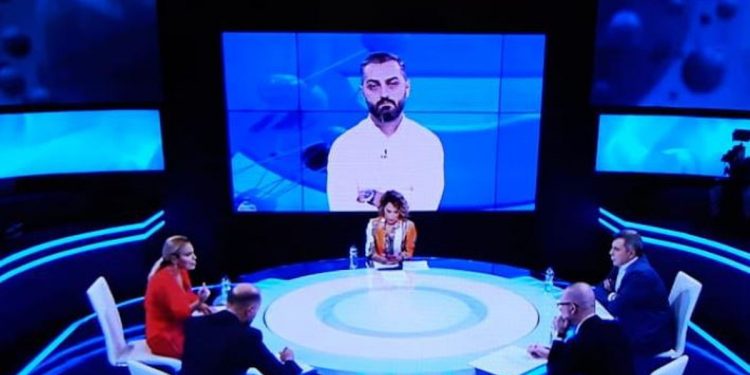 Kukullat e kurdisura të ekraneve dhe fenomeni Kryemadhi