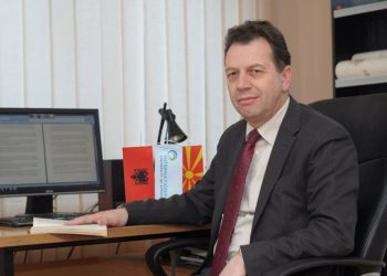 Turp për këto lloj intelektualësh! Pasi braktisi Topin, Biberaj dhe u kthye në ushtarin e Luli Bashës?! Dje: Partinë Demokratike ua lamë në dorë matrapazëve!