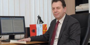 Turp për këto lloj intelektualësh! Pasi braktisi Topin, Biberaj dhe u kthye në ushtarin e Luli Bashës?! Dje: Partinë Demokratike ua lamë në dorë matrapazëve!