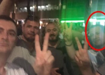 Turp për “arsimin e pavarur shqiptarë”! Dekani i fakultetit të Juridikut në Universitetin “Aleksandër Moisiu” në Durrës militanti që digjte Tiranën në pranga bashkë me gruan