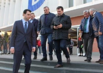“E ardhmja” e Shqipërisë, morrat e pushteteve! Imagjinoni se çdo të ndodh nëse këta “fotozhenik” do drejtonin Shqipërinë!