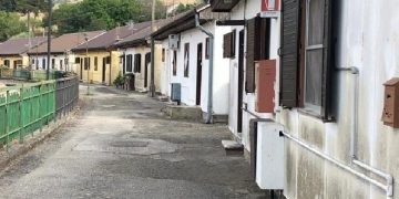 Shembulli i Tiranës dhe rasti i Potenzas në Itali, ku 40 vjet pas tërmetit, 350 familje jetojnë ende në gërmadha