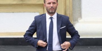 “Turpërojini këta p*sa!”, Erion Braçe nxjerr ‘blof’ PD e LSI dhe e lëshon gojën keq: Gënjejnë si derrat! Vetëm sot po ua kursej emrin! (DOKUMENT)