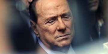 Doli me Covid-19, rëndohet gjendja e ish-kryeministrit Berlusconi, dërgohet me urgjencë në spital