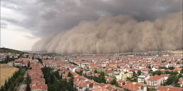 Kryeqyteti turk goditet nga stuhia e rërës, publikohen pamjet e pabesueshme