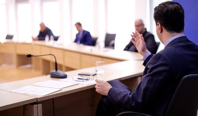 Gjiknuri i refuzoi kërkesën për mbledhjen e Këshillit Politik, Opozita e Bashkuar reagon menjëherë