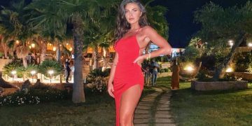 “Dëgjoj zëra demonësh dhe kam parë një burrë me kapele”, këngëtarja e njohur shqiptare rrëfen tmerrin që po përjeton çdo natë