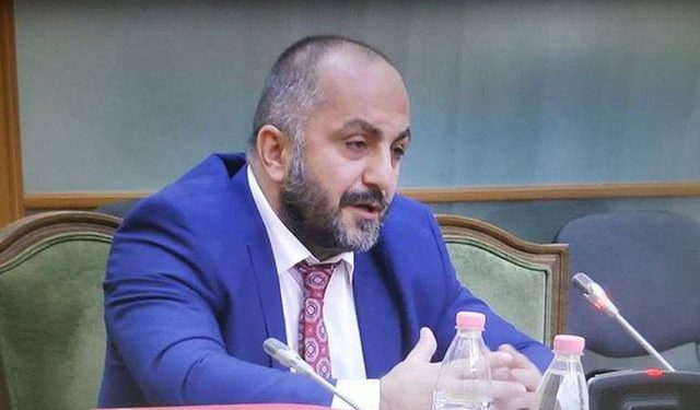 Avokati Romeo Kara: Berisha i tmerruar nga dosja “Hajdari”! Mashtron i çekuilibruar nga paniku! Ja çfarë më ka thënë Azemi për raportet mes tyre