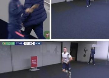 Çmenduri në ndeshjen Tottenham-Chelsea/ Futbollisti lë ndeshjen dhe shkon në tualet, trajneri Mourinho e ndjek nga pas për ta rikthyer në lojë (Video)