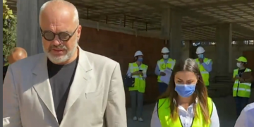 Ahmetaj shigjeton opozitën, Rama i ‘mbyll’ gojën ministrit: Lëri mo, ata s’kanë…