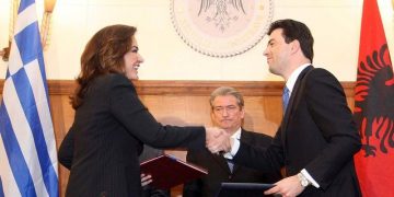 Greqia shpejton procedurat për marveshje me Shqipërinë, media greke zbulon prapaskenat: Dendias së shpejti në Tiranë! Do hidhet në tryez edhe marrëveshja e 2009 e rrëzuar nga Kushtetuesja
