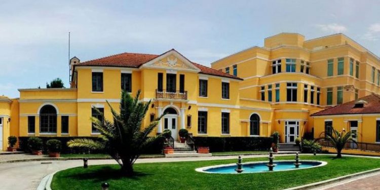 Aida Hajnaj nis sot zyrtarisht detyrën si drejtuese e BKH-së, vjen paralajmërimi i fortë i Ambasadës Amerikane: Hap drejt drejtësisë që shqiptarët meritojnë!