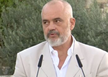 Rama akuzon deputetët se janë në gjumë dhe i kërcënon me mosrikandidim, valë kritikash në mbledhje grupi, pritet furtunë në PS e qeveri