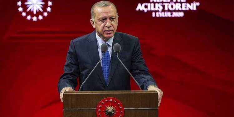 “Tashmë jemi mërzitur nga kjo lojë në hije”! Presidenti Erdogan del me kërcënimin e ashpër për Greqinë: Po mbaron epoka e atyre që për shekuj me radhë nuk kanë lënë vend pa shfrytëzuar!