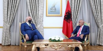 Video me batutat “flesh”! Përfundon takim Rama Meta: Maxhoranca e gatshme për zhvillimin e zgjedhjeve në çdo datë  Ja data e vetme që përjashton kryeministri Rama