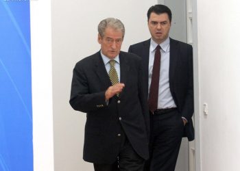 Marrëdhëniet Berisha-Basha të tensionuara, zëdhënësja e ish-kryeministrit kritika opozitës për datën e zgjedhjeve