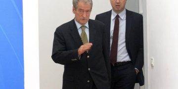 Marrëdhëniet Berisha-Basha të tensionuara, zëdhënësja e ish-kryeministrit kritika opozitës për datën e zgjedhjeve